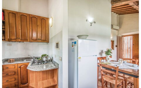 La Fiumara: Flooring, Interieur Ontwerp, Verdieping, Major Appliance, Toestel Van De Keuken, Kamer, Appartement, Keuken, Plafond, Beits