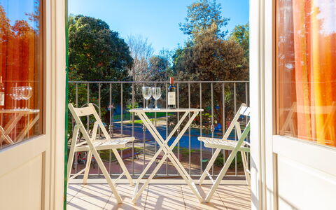 Ca Du Checcu: Hout, Meubilair, Stoel, Veranda, Buitenmeubels, Beits, Balkon, Dek, Keuken En Eettafel, Eco Hotel