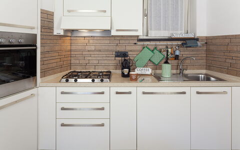 Ca Du Checcu: Keuken, Toestel Van De Keuken, Countertop, Major Appliance, Cabinetry, Fornuis, Huishoudapparatuur, Fornuis, Hout, Interieur Ontwerp