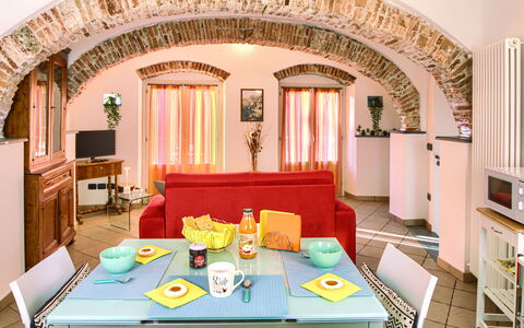 Ca Du Checcu: Meubilair, Interieur Ontwerp, Huis, Flooring, Verdieping, Tafel, Plafond, Appartement, Kamer, Woonkamer