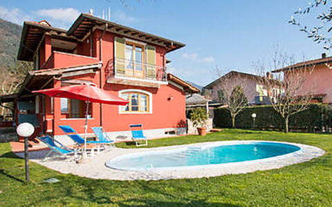 Villa Camaiore: Woongebied, Huis, Huis, Gazon, Landgoed, Tuin, Werf, Hacienda, Villa, Verf