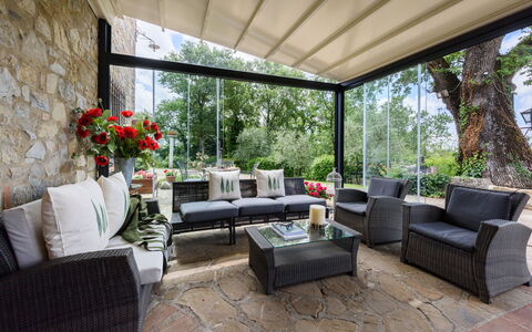 Villa Tregole: Meubilair, Stoel, Tafel, Interieur Ontwerp, Buitenmeubels, Bankstel, Keuken En Eettafel, Buitentafel, Woonkamer, Koffietafel