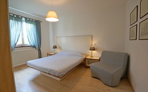 Villa Alex: Meubilair, Interieur Ontwerp, Muur, Verdieping, Slaapkamer, Flooring, Bed, Hout, Kamer, Laken