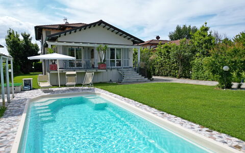 Villa Alex: Zwembad, Woongebied, Huis, Huis, Toevlucht, Samengesteld Materiaal, Landgoed, Tuin, Vrije Tijd, Eco Hotel