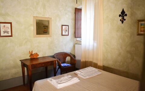 Appartamento Il Fienile Del Sole, Wifi, Perugia: Muur, Interieur Ontwerp, Verdieping, Kamer, Fotolijst, Bloempot, Beits, Linens, Kamerplant, Hardwood