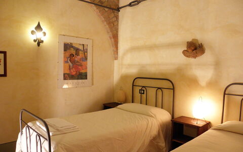 Appartamento Vele, Wifi, Near Perugia: Muur, Meubilair, Interieur Ontwerp, Bed, Slaapkamer, Hout, Verdieping, Plafond, Flooring, Laken