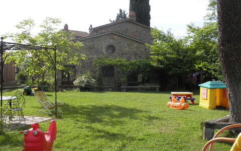 Appartamento Poggiolo, Wifi, Near Perugia: Tuin, Vrije Tijd, Backyard, Gazon, Werf, Schaduw, Kind, Park, Hacienda, Landscaping
