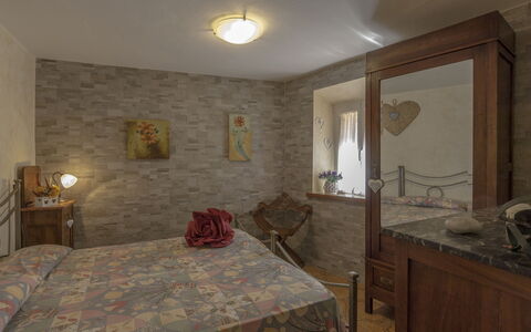 Casale La Pieve: Meubilair, Interieur Ontwerp, Muur, Flooring, Slaapkamer, Plafond, Kamer, Verdieping, Bed, Verlichting