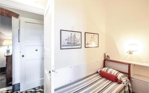 Casa Camuri - Levanto: Muur, Interieur Ontwerp, Flooring, Meubilair, Verdieping, Hout, Appartement, Plafond, Slaapkamer, Bed