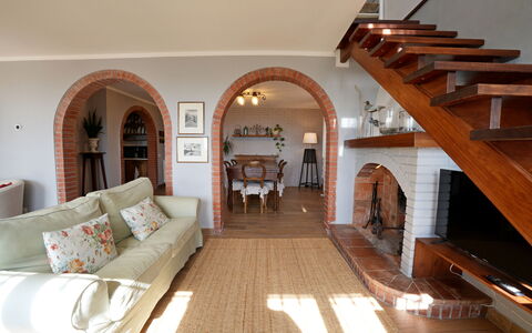 Villa Corsanico: Meubilair, Interieur Ontwerp, Flooring, Muur, Hout, Bankstel, Verdieping, Plafond, Kamer, Woonkamer