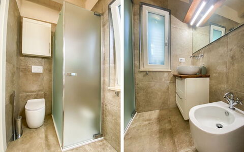 Il Tramonto: Badkamer, Loodgieterswerkinrichting, Flooring, Verdieping, Toilet, Wc Bril, Loodgieter, Interieur Ontwerp, Wastafel, Kraan