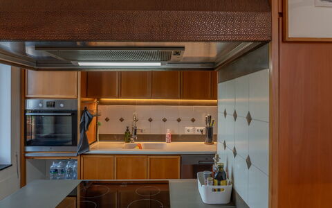 Ca' Nelly: Keuken, Interieur Ontwerp, Hout, Countertop, Plafond, Flooring, Toestel Van De Keuken, Cabinetry, Verlichting, Major Appliance