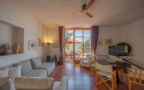 Ca' Nelly: Meubilair, Flooring, Stoel, Tafel, Verdieping, Woonkamer, Appartement, Koffietafel, Beits, Kamer