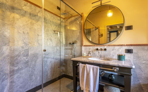 Battisole: Loodgieterswerkinrichting, Interieur Ontwerp, Flooring, Badkamer, Verlichting, Verdieping, Loodgieter, Kraan, Tegel, Lichte Inrichting