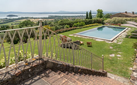 Villa Domus Papi: Struik, Landschap, Landgoed, Tuin, Landscaping, Boerderij, Backyard, Werf, Villa, Hacienda