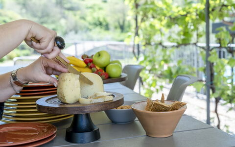 Villa Trasimena: Tableware, Serveware, Voedsel, Ingrediënt, Dishware, Bord