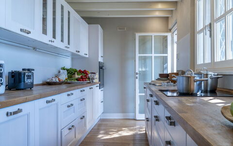 Bianca la Luna: Keuken, Cabinetry, Countertop, Meubilair, Toestel Van De Keuken, Interieur Ontwerp, Hout, Flooring, Major Appliance, Lade