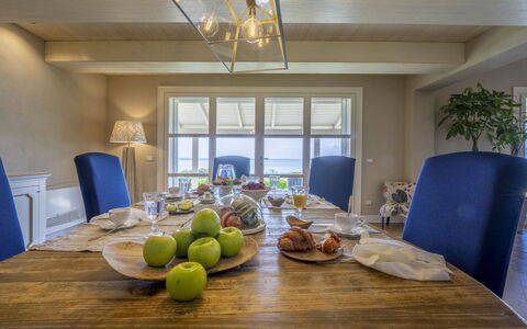 Bianca la Luna: Meubilair, Interieur Ontwerp, Flooring, Stoel, Tafel, Plafond, Verdieping, Hout, Eetkamer, Kamer