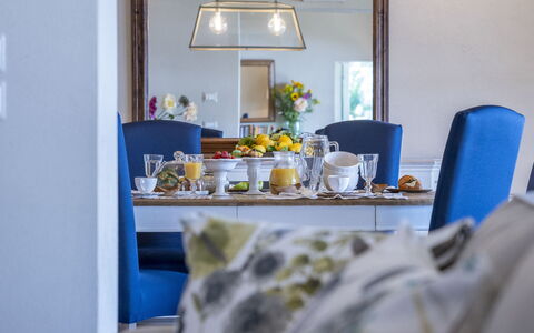 Bianca la Luna: Meubilair, Interieur Ontwerp, Kamer, Textiel, Tafel, Verlichting, Plafond, Flooring, Stoel, Verdieping