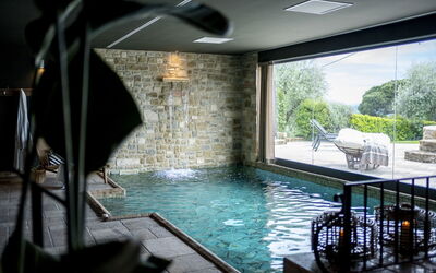 Villa delle Rose: Zwembad, Samengesteld Materiaal, Toevlucht, Waterpartij, Ontwerp, Hotel, Eco Hotel, Kamerplant, Villa, Binnenplaats