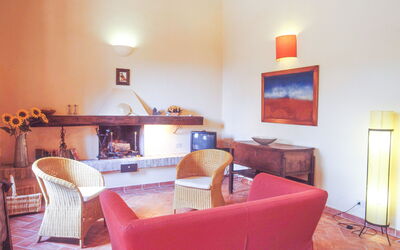 Owl: Meubilair, Interieur Ontwerp, Flooring, Muur, Verdieping, Hout, Kamer, Verlichting, Woonkamer, Fotolijst