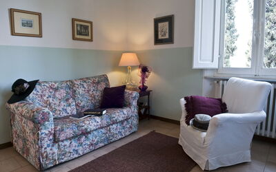 Swallow: Meubilair, Interieur Ontwerp, Bankstel, Flooring, Kamer, Verdieping, Woonkamer, Textiel, Verlichting, Tafel