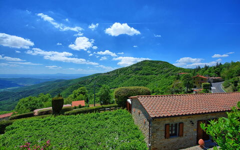 Villa Portole Due: Bergachtig Landvormen, Heuvel, Berg, Hoogland, Landschap, Heuvel Station, Landelijk Gebied, Bergketen, Plantage, Vallei