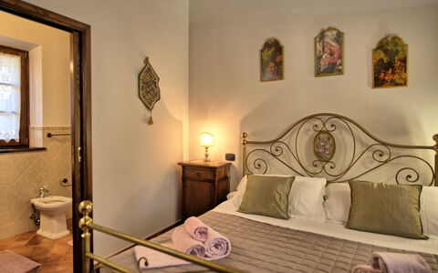 Villa Portole Due: Meubilair, Hout, Interieur Ontwerp, Flooring, Verdieping, Plafond, Slaapkamer, Verlichting, Bed, Kamer