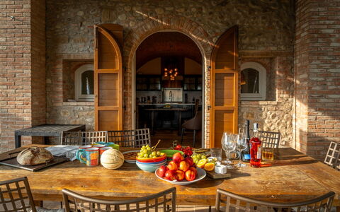 Villa Olivo: Meubilair, Muur, Interieur Ontwerp, Stoel, Hout, Tafel, Flooring, Keuken En Eettafel, Plafond, Eetkamer