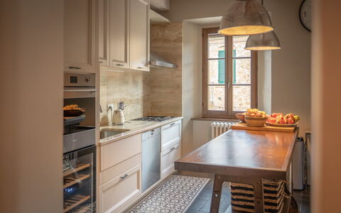 Town House Garden: Meubilair, Keuken, Interieur Ontwerp, Toestel Van De Keuken, Flooring, Countertop, Cabinetry, Major Appliance, Hout, Verdieping