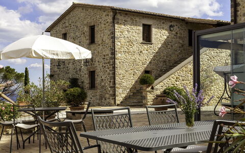 Torre Antica: Meubilair, Stoel, Tafel, Huis, Buitenmeubels, Buitentafel, Keuken En Eettafel, Balkon, Bloempot, Verblijf