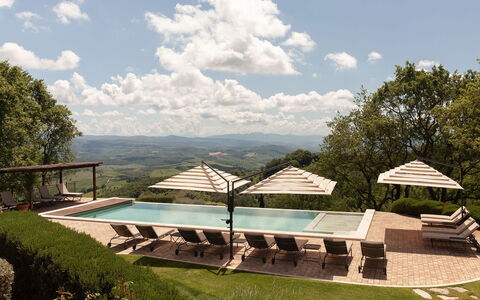 Torre Antica: Zwembad, Buitenmeubels, Toevlucht, Ligstoel, Eco Hotel, Schaduw, Landscaping, Landgoed, Boerderij, Villa