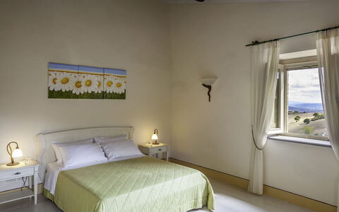 Podere Bella Vista: Meubilair, Muur, Interieur Ontwerp, Flooring, Verdieping, Plafond, Slaapkamer, Huis, Bed, Kamer