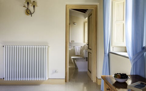 Podere Bella Vista: Interieur Ontwerp, Flooring, Verdieping, Kamer, Gieten, Fotolijst, Verf, Beits, Hardwood, Hoofdkussen