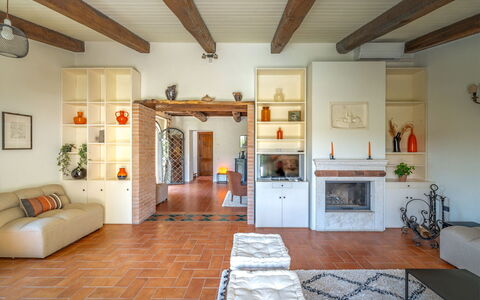 La Piccola Oasi: Meubilair, Flooring, Interieur Ontwerp, Muur, Verdieping, Hout, Plafond, Kamer, Woonkamer, Verlichting