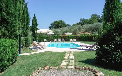 Agriturismo Agresto Apartments And Cottage, Pool,: Zwembad, Buitenmeubels, Toevlucht, Tuin, Gazon, Ligstoel, Backyard, Landscaping, Schaduw, Thermae