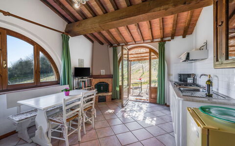 Agriturismo Agresto Apartments And Cottage, Pool,: Interieur Ontwerp, Plafond, Meubilair, Kamer, Beits, Hardwood, Stoel, Straal, Vernis, Kamerplant