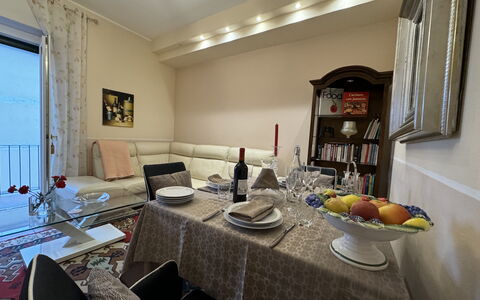 Sto Bene Qua: Meubilair, Interieur Ontwerp, Flooring, Kamer, Verdieping, Plafond, Hout, Bankstel, Verlichting, Tafel