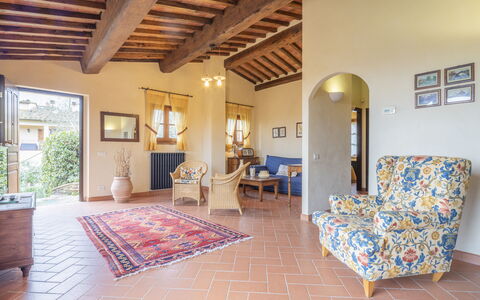 Casa Viola Pool, Wifi, Montaione: Meubilair, Muur, Flooring, Interieur Ontwerp, Verdieping, Plafond, Huis, Verlichting, Kamer, Woonkamer