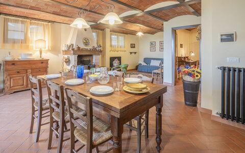 Casa Viola Pool, Wifi, Montaione: Meubilair, Interieur Ontwerp, Flooring, Tafel, Hout, Plafond, Stoel, Verdieping, Eetkamer, Kamer