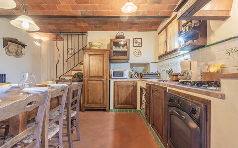 Casa Viola Pool, Wifi, Montaione: Meubilair, Keuken, Interieur Ontwerp, Countertop, Flooring, Hout, Cabinetry, Plafond, Verdieping, Toestel Van De Keuken