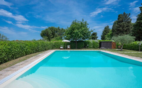 Casa Viola Pool, Wifi, Montaione: Blauw, Zwembad, Toevlucht, Tuin, Landscaping, Schaduw, Backyard, Eco Hotel, Waterpartij, Thermae