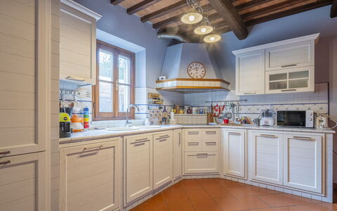 Casa Michela Casalguidi, Garden, Wifi: Keuken, Hout, Interieur Ontwerp, Cabinetry, Meubilair, Flooring, Countertop, Huis, Toestel Van De Keuken, Major Appliance