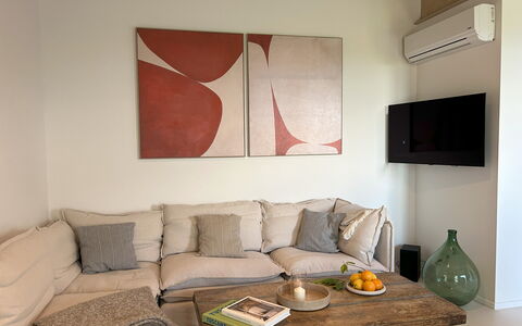 Belmonte Spereto Apartment With Pool, Montaione: Meubilair, Interieur Ontwerp, Muur, Bankstel, Flooring, Hout, Verdieping, Woonkamer, Kamer, Huis