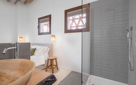 Belmonte Spereto Apartment With Pool, Montaione: Interieur Ontwerp, Flooring, Verdieping, Muur, Hout, Loodgieterswerkinrichting, Plafond, Verlichting, Lichte Inrichting, Badkamer