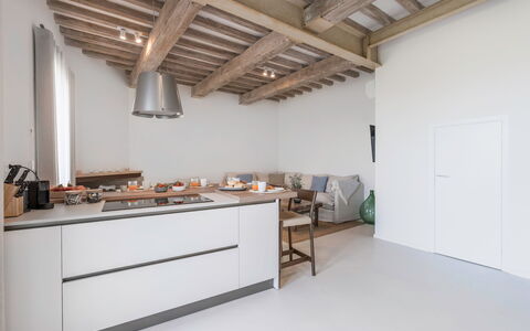 Belmonte Spereto Apartment With Pool, Montaione: Meubilair, Interieur Ontwerp, Flooring, Keuken, Hout, Countertop, Plafond, Verdieping, Cabinetry, Huis