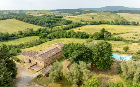 In the Heart of Chianti, Pool, Wifi, View - Lillia: Gras, Grasland, Landschap, Land Lot, Landelijk Gebied, Plain, Landgoed, Menselijke Nederzetting, Boerderij, Weide
