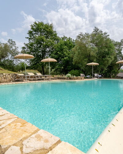 In the Heart of Chianti, Pool, Wifi, View - Lillia: Zwembad, Tuin, Waterpartij, Toevlucht, Schaduw, Landgoed, Landscaping, Eco Hotel, Buitenmeubels, Backyard