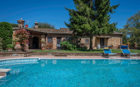 Grace Home, Pool, Wifi, Gambassi Terme: Zwembad, Landgoed, Hacienda, Waterpartij, Villa, Toevlucht, Eco Hotel, Werf, Landscaping, Binnenplaats