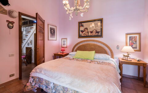 Grace Home, Pool, Wifi, Gambassi Terme: Meubilair, Bed, Slaapkamer, Interieur Ontwerp, Bedding, Laken, Hout, Plafond, Linens, Kamer